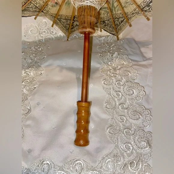 Authentic Vintage handmade Small Asian Art paper wood‎ shaft umbrella - Picture 9 of 11